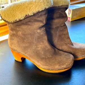 Ugg suede boots with fleece lining. Great condition.